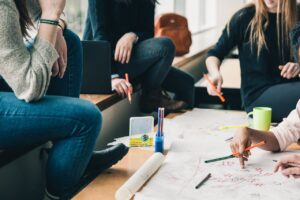 Jak rozwijać umiejętności techniczne i informatyczne u uczniów
